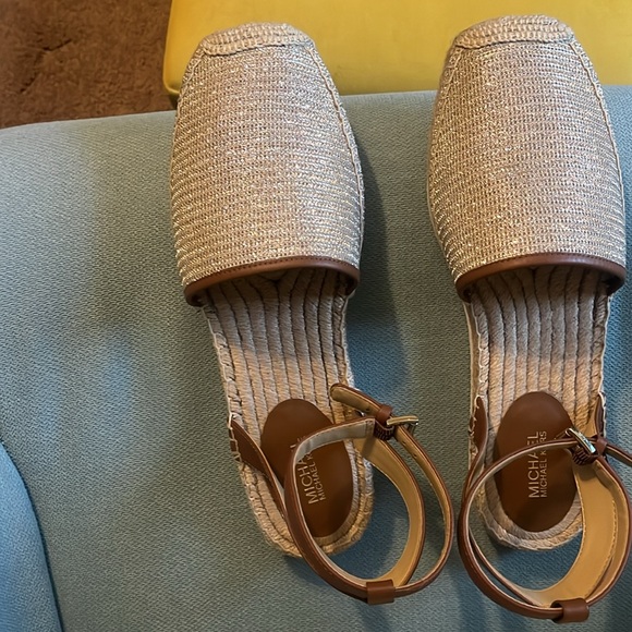 MK Ankle Strap Sandals - Picture 3 of 4